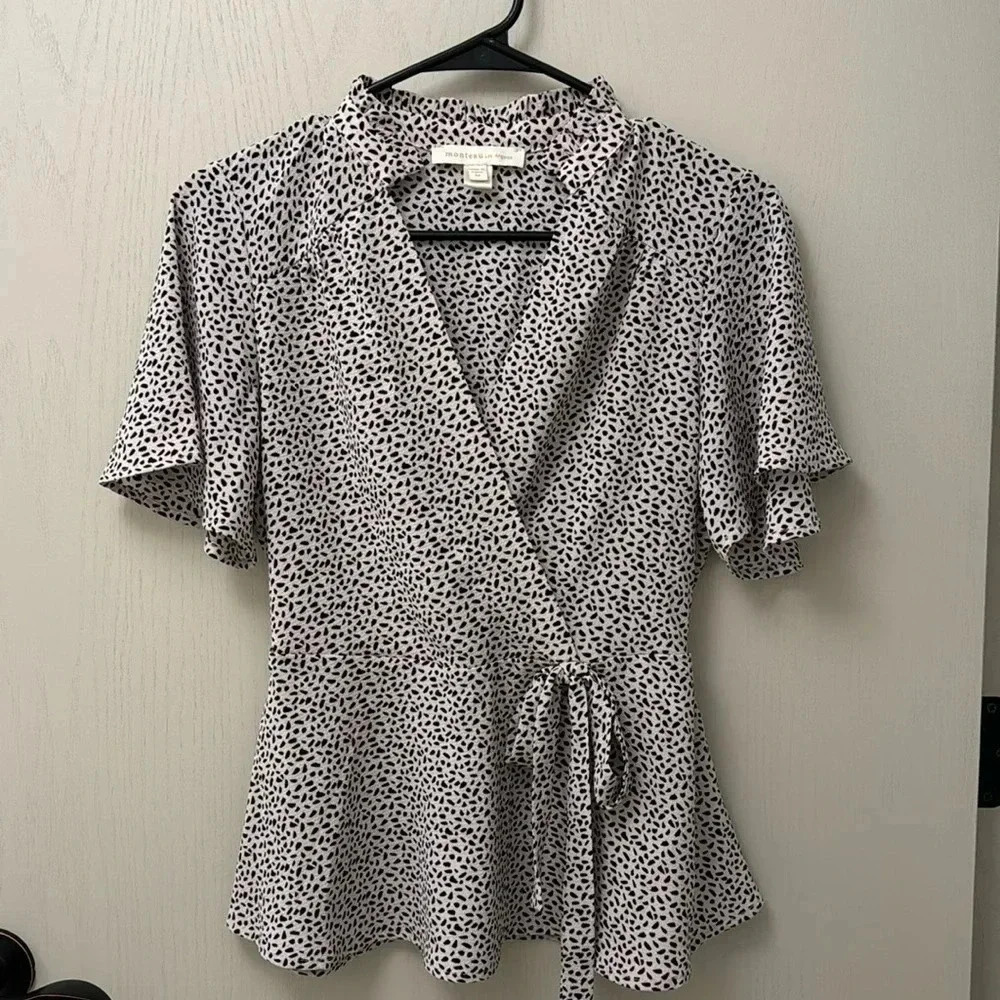 Women's Size Medium Animal Print Blouse‎ Business Casual Size Medium